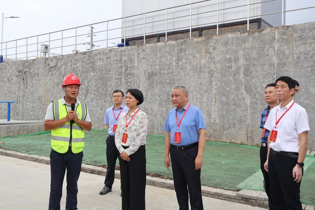 1752462871346945.jpg 姜堰區(qū)政協(xié)到姜堰城區(qū)污水處理廠項(xiàng)目檢查指導(dǎo).jpg