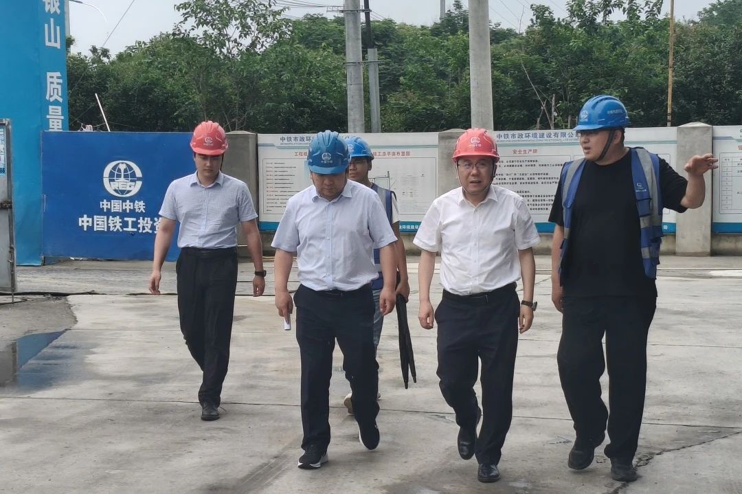 公司黨委書記、董事長(zhǎng)李明華到合肥智能中央廚房項(xiàng)目檢查指導(dǎo)工作.jpg