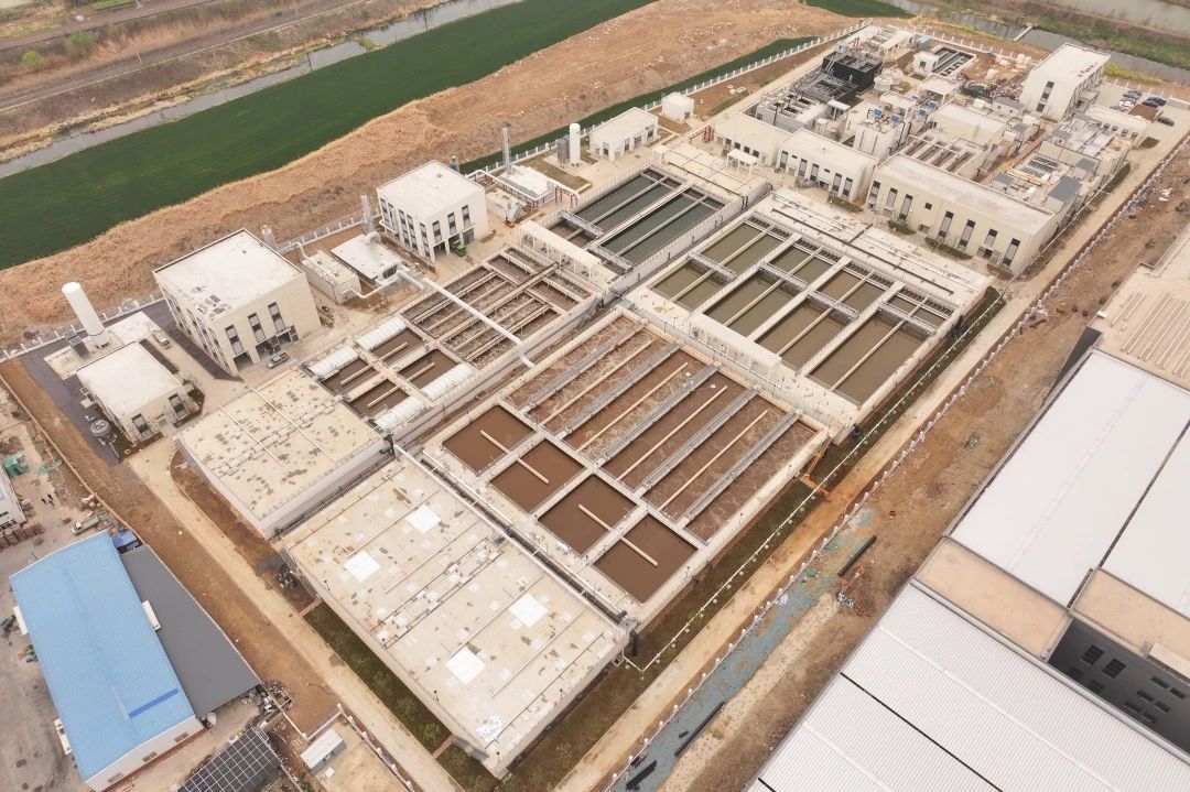 1752563459802977.jpg 鳳陽經(jīng)濟(jì)開發(fā)區(qū)污水處理廠二期工程順利通過竣工驗(yàn)收.jpg